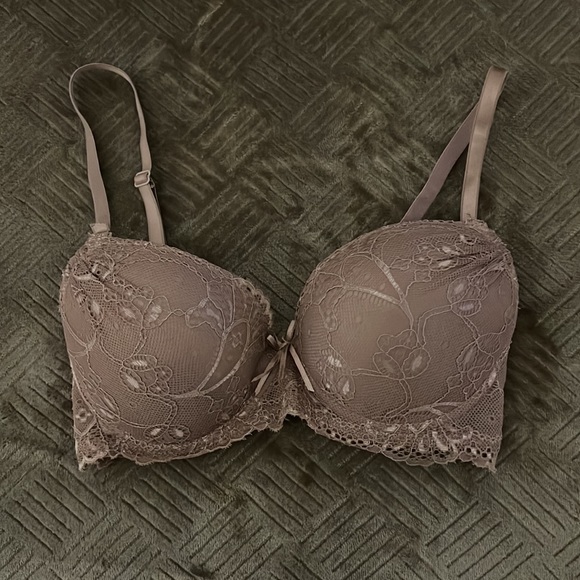 Bombshell Lace Bra - Picture 2 of 2